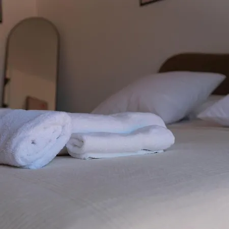 White Noise בית אירוח *