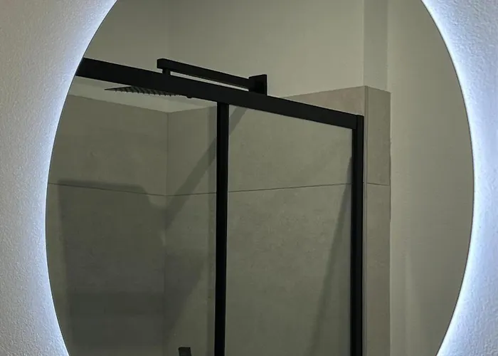 White Noise - Private ホームステイ コモ