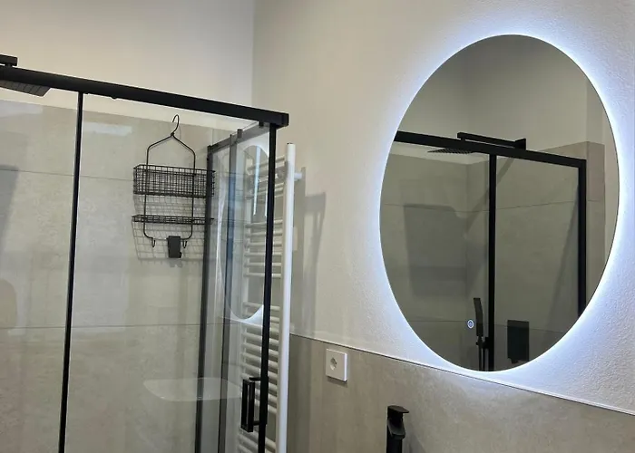 White Noise - Private ホームステイ コモ